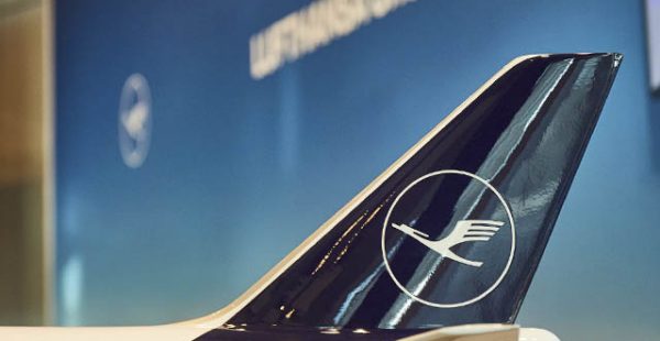 
Lufthansa Group a annoncé la vente de sa filiale d avitaillement LSG, qui emploie 19 000 personnes dans le monde, au fonds d inv