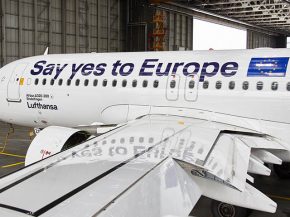 La compagnie aérienne Lufthansa a revêtu un des ses avions d’une livrée spéciale   Say yes to Europe » (dites ou