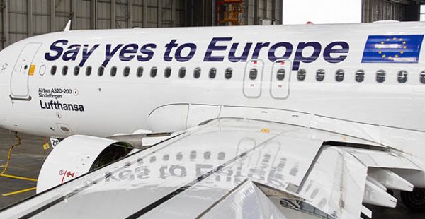 La compagnie aérienne Lufthansa a revêtu un des ses avions d’une livrée spéciale   Say yes to Europe » (dites ou
