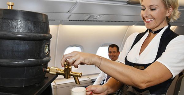 Pendant la célèbre fête de la bière de Munich, la compagnie aérienne Lufthansa met en place des vols Oktoberfest, par exemple