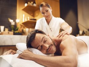 La compagnie aérienne Lufthansa a lancé la plateforme LoungeNet pour appareils mobiles, adaptant son contenu selon le salon d’