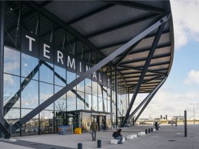 
L’aéroport Lyon-Saint-Exupéry expérimente actuellement un équipement de sûreté permettant la détection automatique d’e