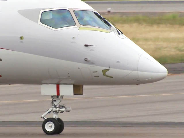 air-journal_MRJ roulage essai close