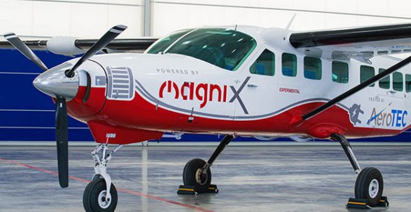 Le plus gros avion commercial électrique au monde à ce jour, un Cessna 208B Grand Caravan, a effectué jeudi son vol inaugural, 