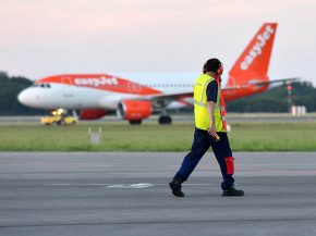 La compagnie aérienne low cost easyJet s’attend en raison de la pandémie de Covid-19 à une perte annuelle avant impôts d’e