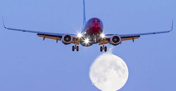 La compagnie aérienne low cost Norwegian Air Shuttle suspendra fin mars ses vols entre Edimbourg et Hartford, reprochant à la Gr