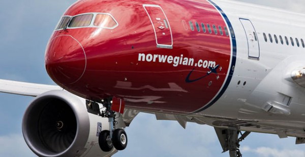 Des débris en métal d un Boeing 787 Dreamliner de la low cost Norwegian, qui venait de décoller de Rome-Fiumicino, sont tombés