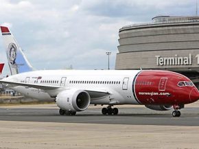 La compagnie aérienne low cost Norwegian Air Shuttle a pris des Airbus A340 en leasing pour opérer deux routes transatlantiques 
