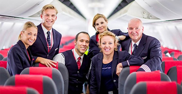 Norwegian Air Shuttle a abandonné une politique exigeant que les agents de bord de sexe féminin portent des talons hauts et soie