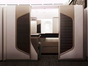 Oman Air a lancé son premier Boeing 787-9 Dreamliner tri-classe sur l axe Mascate-Londres.&nbsp;Le vol inaugural a eu lieu le 1er