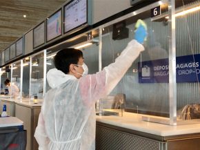 Airports Council International (ACI) a lancé un programme d accréditation sanitaire des aéroports pour aider les aéroports en 