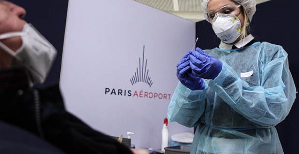 
Les passagers en provenance de Guyane sont soumis depuis hier à des tests antigéniques à leur arrivée à Paris, le ministère
