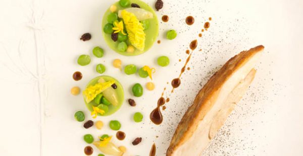 La chef étoilée Anne-Sophie Pic signe de nouvelles créations culinaires dans la classe Affaires de la compagnie aérienne. Air 