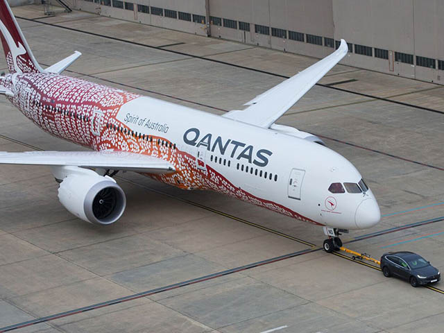 Un tracteur Tesla pour le Dreamliner de Qantas (vidéo) 1 Air Journal