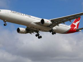 
Dans le cadre d un programme de rénovation majeur, Qantas a dévoilé de nouveaux sièges Economy dotés d écrans de divertisse