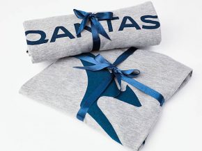 Privée de vols internationaux, la compagnie aérienne Qantas met en vente les accessoires de sa classe Affaires, avec des kits en