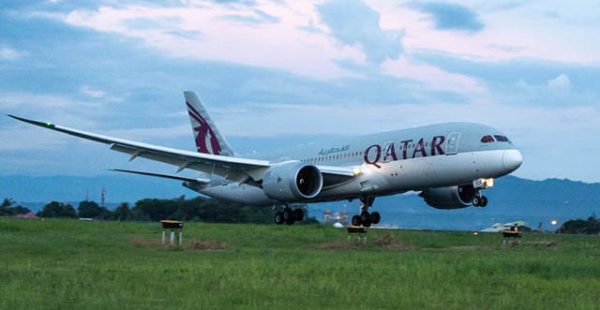 
Un 787 Dreamliner de Qatar Airways a connu une descente très rapide peu après son départ de Doha, avant que le copilote repren