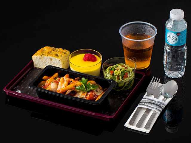 Qatar Airways ouvre Rabat, améliore les plats en classe Eco 1 Air Journal