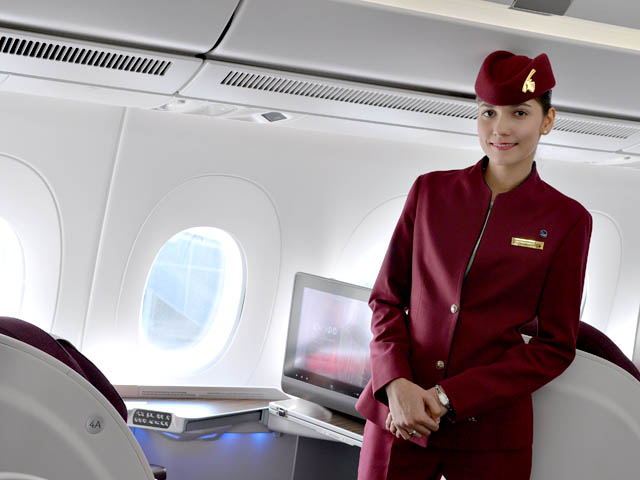 air-journal_Qatar_Airways_A350-900 Affaires cabin_crew