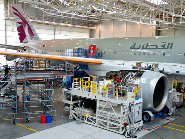 air-journal_Qatar_Airways_A350-900 usine engine_fitting