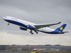 
La compagnie aérienne RwandAir inaugure mercredi sa nouvelle liaison entre Kigali et Paris, sa troisième destination européenn