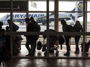 Un retraité polonais s’est trompé d’avion à l’aéroport de Leeds-Bradford, la compagnie aérienne low cost Ryanair le dé