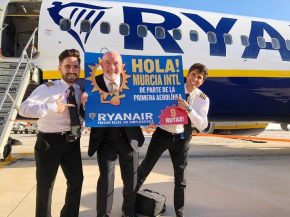 Un vol de la compagnie aérienne low cost Ryanair est devenu mardi le premier à se poser dans le nouvel aéroport de Murcie, inau