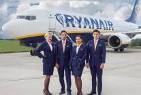 
Le groupe Ryanair va recruter 100 hôtesses de l’air et stewards dans toute la France, a déjà annulé 14 rotations samedi à 