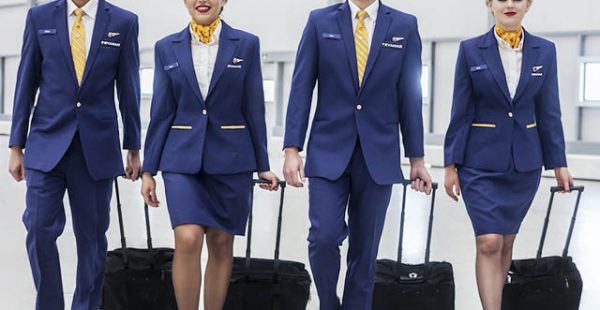 La compagnie aérienne low cost Ryanair a signé jeudi un accord avec le syndicat Ver.di représentant ses hôtesses de l’air et