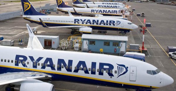 
La compagnie aérienne low cost Ryanair menace de suspendre des routes en Irlande, en raison du maintien de la quarantaine obliga