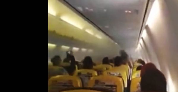 Un vol de la compagnie aérienne low cost Ryanair a été contraint de faire demi-tour et rentrer à Bucarest, une épaisse fumée