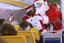 
Le vol annuel du Père Noël a décollé hier de Laponie, avec une assurance signée de l’OMS qu’il est immunisé contre la C