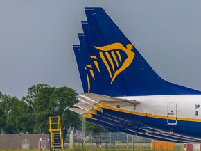 
Après les annulations de quelque 120 vols à Charleroi le weekend dernier, la compagnie aérienne low cost Ryanair devrait faire