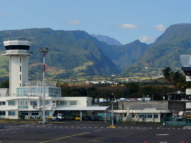 Aéroport de La Réunion : trafic en baisse et mezzanine 107 Air Journal