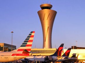 
American Airlines a annoncé qu elle fermerait sa plus petite base d hôtesses de l air et stewards car ce n est plus un actif ef