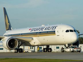 La compagnie aérienne Singapore Airlines compte déployer le premier Boeing 787-10 Dreamliner dès le 3 avril, sur des routes ent