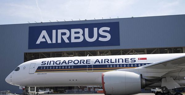 Le premier Airbus A350-900 ULR, destiné à la compagnie aérienne Singapore Airlines, est sorti lundi des ateliers peinture. Sa l