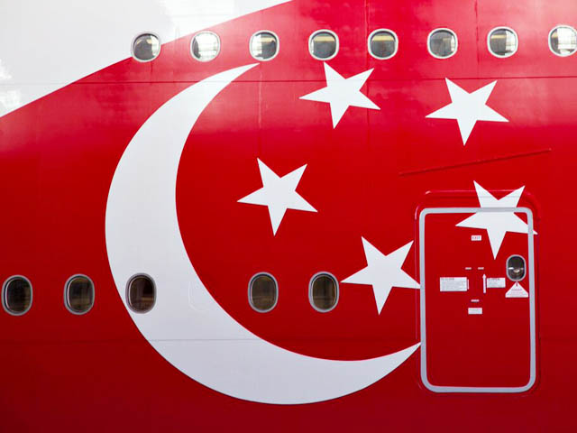 air-journal_Singapore Airlines A380 SG50 close