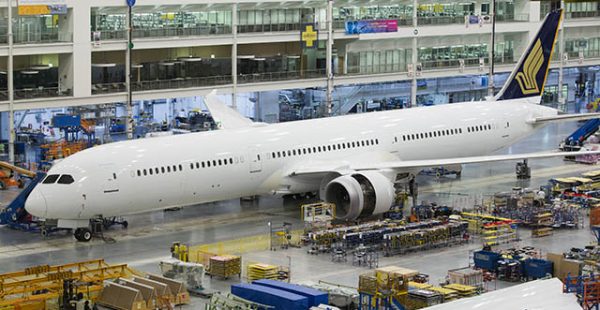 Boeing a désormais suspendu toute sa production d’avions commerciaux, ayant annoncé lundi la suspension de ses activités à l