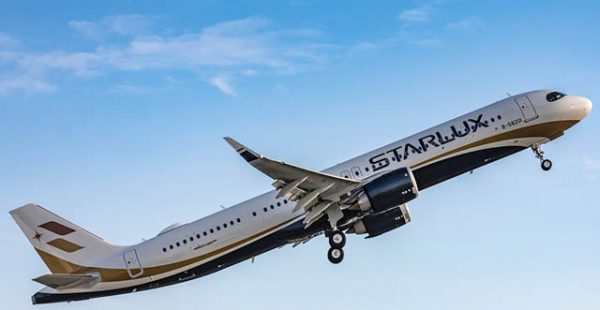 La nouvelle compagnie aérienne StarLux Airlines à Taïwan a pris possession de son premier avion, un Airbus A321neo. Dix-sept A3