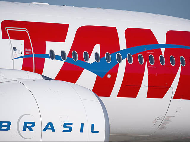 air-journal_TAM Brazilian A350-900 delivery close