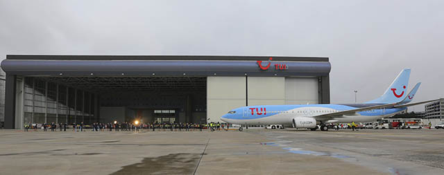 air-journal_tui-737-800-pull-bruxelles-1-wide