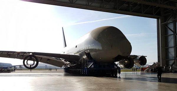 
Après avoir démantelé six Airbus A380 dans sa base de Tarbes, le spécialiste du démantèlement et du recyclage des avions en