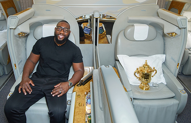 Rugby : la Coupe Webb Ellis arrive en France sur Emirates 4 Air Journal