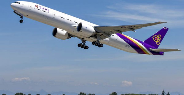 
La compagnie aérienne Thai Airways a vu deux des trois derniers Boeing 777-300ER attendus quitter Seattle en même temps pour le