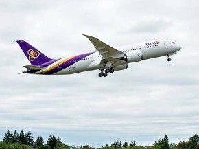 
Boeing est en pourparlers avancés pour vendre environ 80 gros-porteurs 787 Dreamliner à Thai Airways après avoir apparemment d