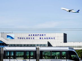 Le trafic de l aéroport de Toulouse-Blagnac est resté stable en octobre (0%) avec un total de 889.011 passagers accueillis. Sur 
