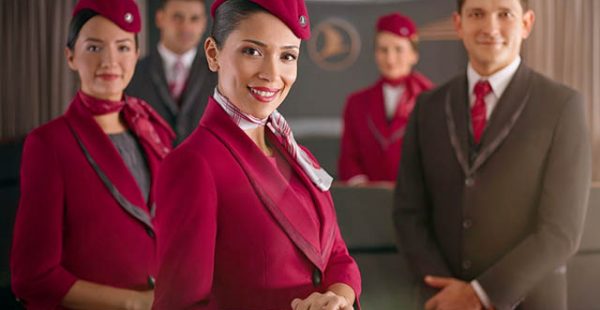 Le personnel navigant commercial de Turkish Airlines s’envole avec élégance grâce à leurs nouvelles tenues. L’équipage de