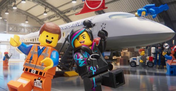 La compagnie aérienne Turkish Airlines a invité Emmett, Wyldstyle, Batman, Superman et leurs amis – ceux en LEGO – pour sa n