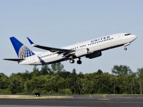 
Un vol de la compagnie aérienne United Airlines s’est dérouté après la mort d’un passager, dont la femme a ensuite avoué
